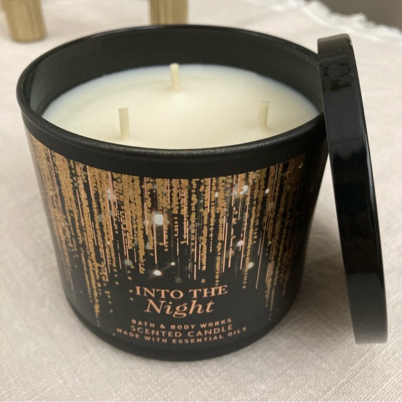 Bath & Body Works Into The Night Candle - Picture 2 of 3